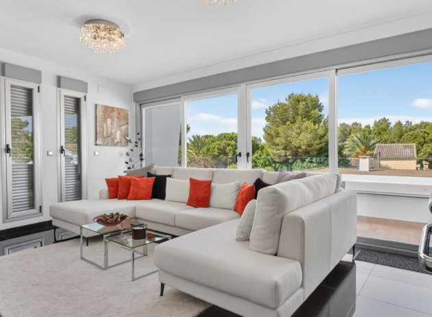 Resale - Villa * - Pinar de Campoverde