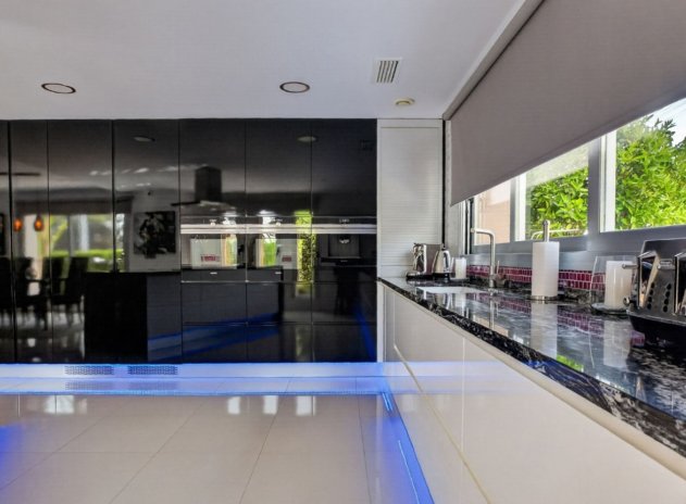 Resale - Villa * - Pinar de Campoverde