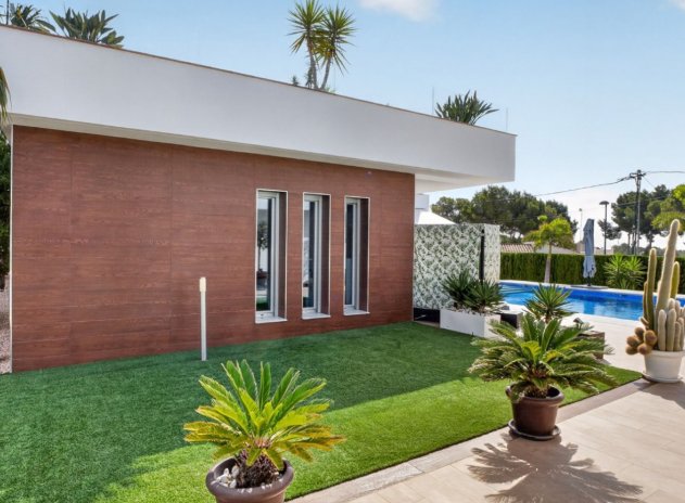 Resale - Villa * - Pinar de Campoverde