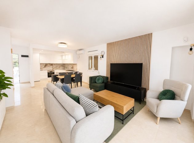 Reventa - Villa - Villamartin - Villamartín