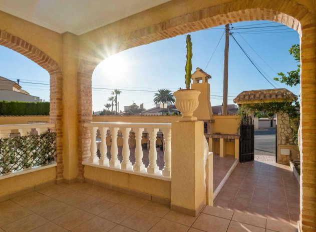 Resale - Villa - Orihuela Costa - La Florida