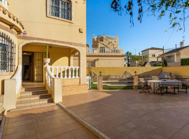 Resale - Villa - Orihuela Costa - La Florida