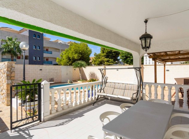 Resale - Villa - Orihuela Costa - La Zenia