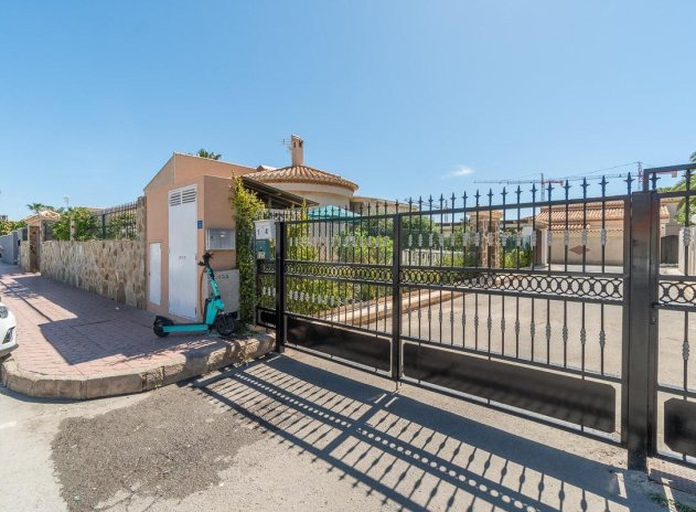 Resale - Villa - Orihuela Costa - Playa Flamenca