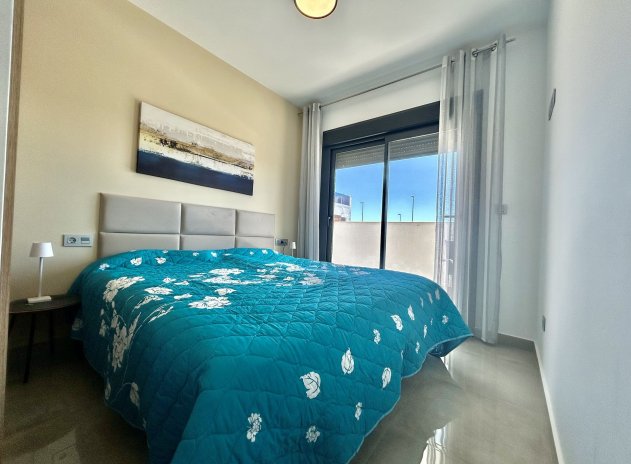 Reventa - Apartamento / Piso - Pilar de La Horadada