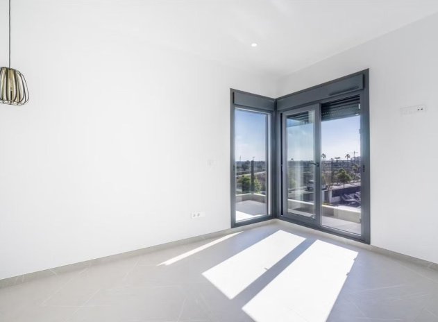 Resale - Villa * - Santa Rosalia *