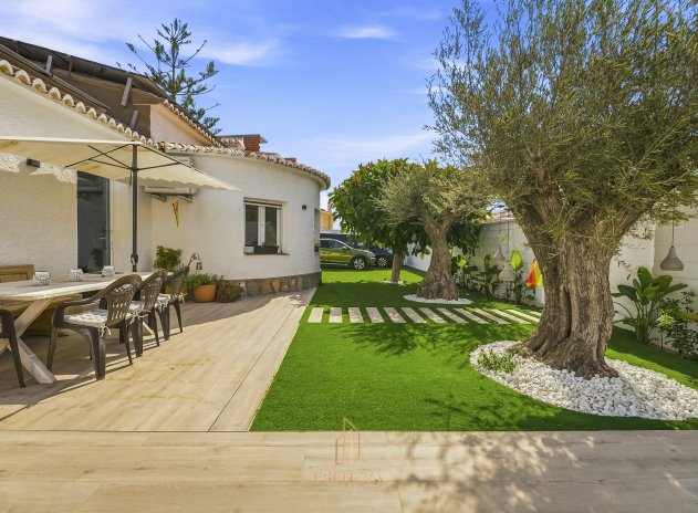 Wiederverkauf - Villa - Orihuela Costa - La Zenia