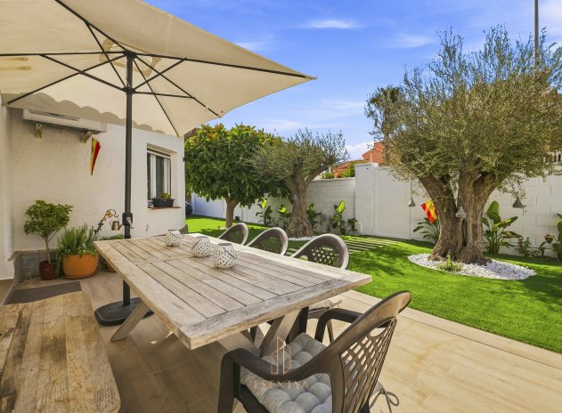 Wiederverkauf - Villa - Orihuela Costa - La Zenia