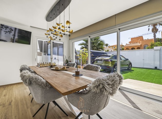 Wiederverkauf - Villa - Orihuela Costa - La Zenia