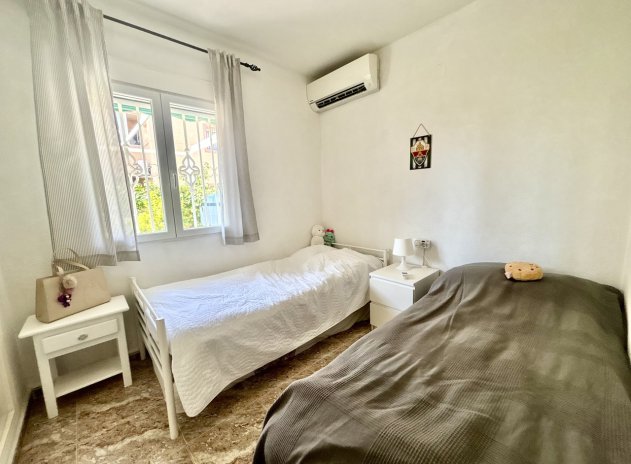 Resale - Apartment / Flat * - La Zenia *