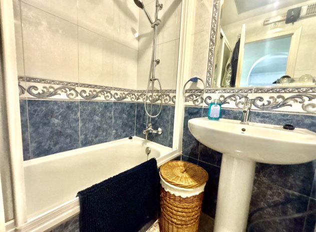 Resale - Apartment / Flat * - La Zenia *