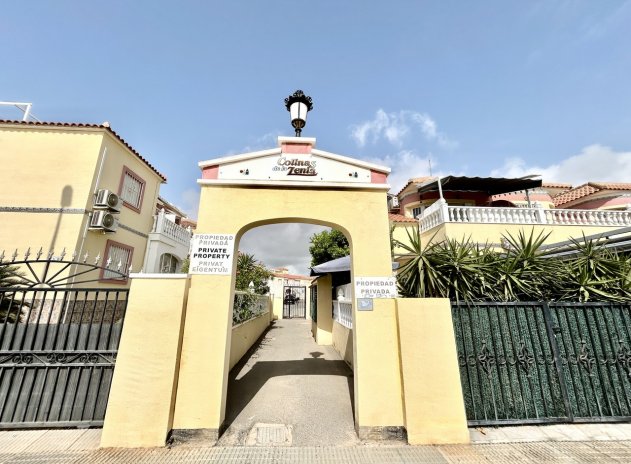 Resale - Apartment / Flat * - La Zenia *