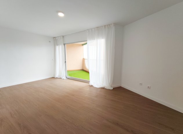 Resale - Apartment / Flat * - La Zenia *