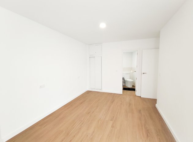 Resale - Apartment / Flat * - La Zenia *