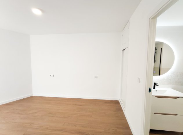 Resale - Apartment / Flat * - La Zenia *