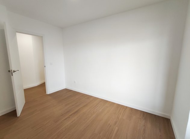 Resale - Apartment / Flat * - La Zenia *