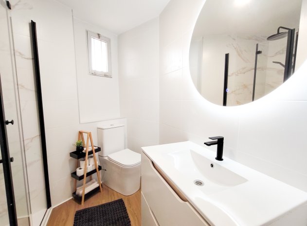 Resale - Apartment / Flat * - La Zenia *