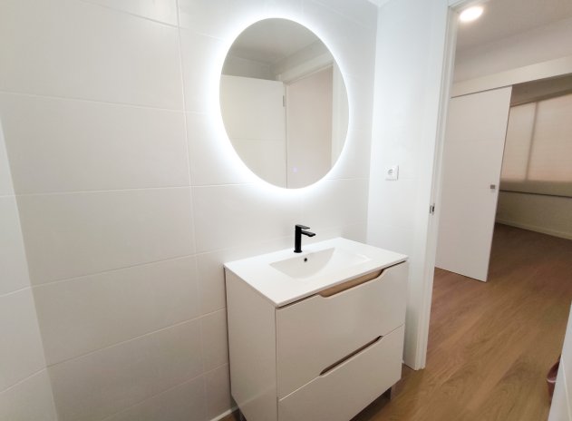 Resale - Apartment / Flat * - La Zenia *