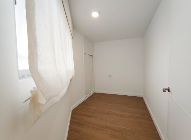 Resale - Apartment / Flat * - La Zenia *