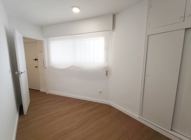 Resale - Apartment / Flat * - La Zenia *