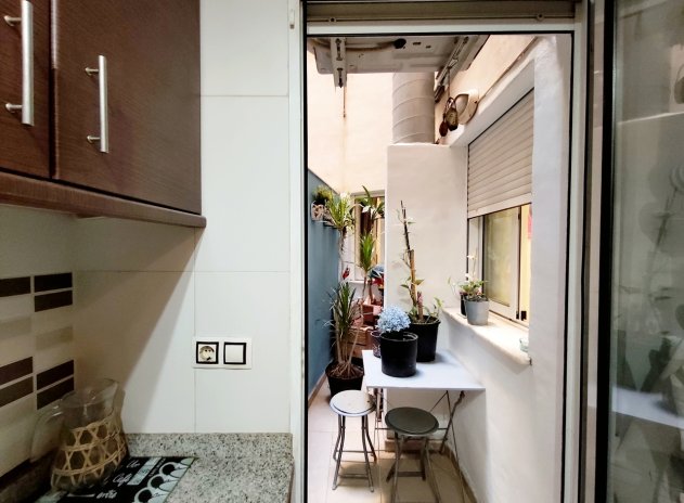 Resale - Apartment / Flat * - Torrevieja *