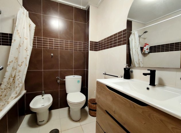 Resale - Apartment / Flat * - Torrevieja *