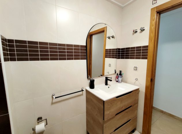 Resale - Apartment / Flat * - Torrevieja *