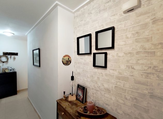 Resale - Apartment / Flat * - Torrevieja *