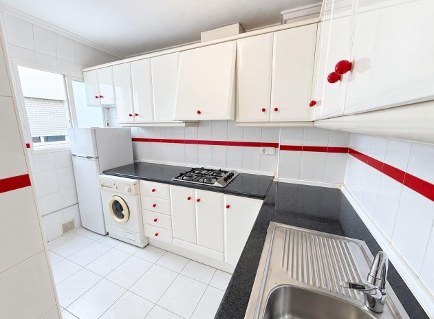Resale - Apartment / Flat * - Torrevieja *