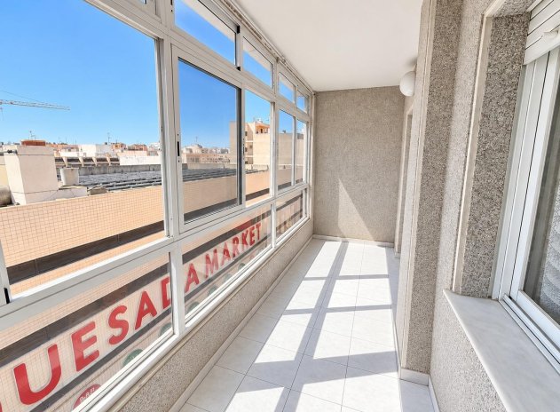 Resale - Apartment / Flat * - Torrevieja *