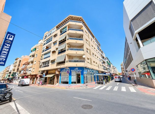 Resale - Apartment / Flat * - Torrevieja *