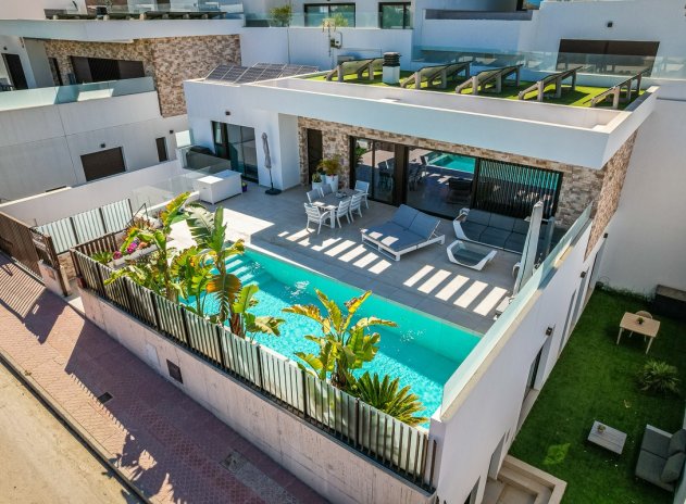Resale - Villa * - ROJALES
