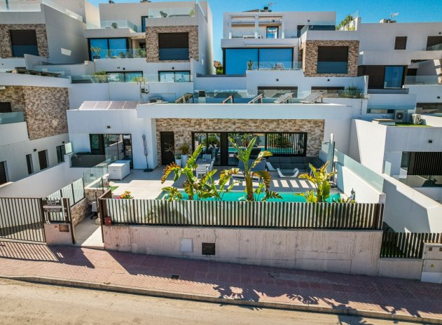 Resale - Villa * - ROJALES