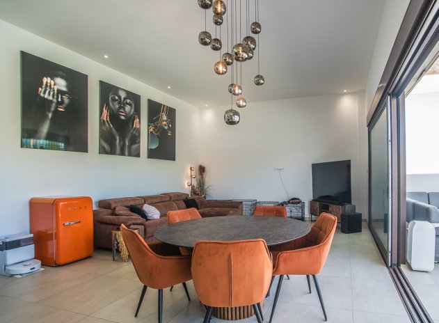 Resale - Villa * - ROJALES