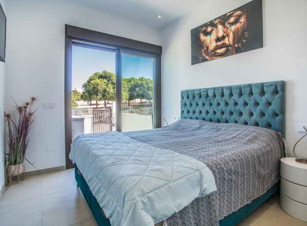 Resale - Villa * - ROJALES