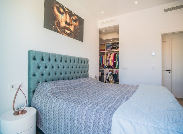 Resale - Villa * - ROJALES
