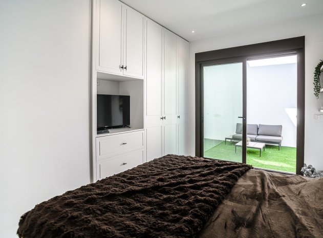 Resale - Villa * - ROJALES