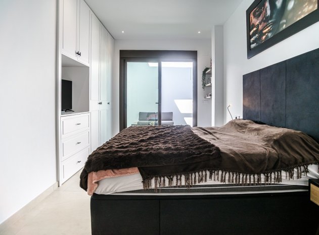 Resale - Villa * - ROJALES