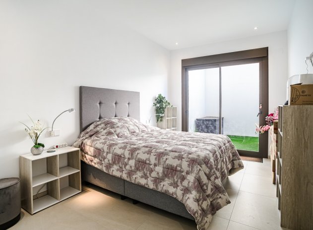 Resale - Villa * - ROJALES