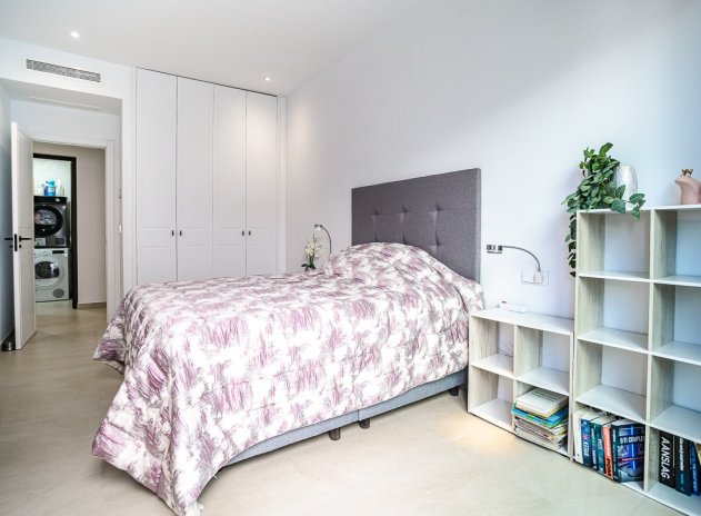 Resale - Villa * - ROJALES