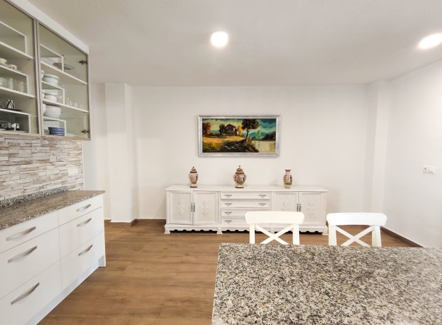 Resale - Apartment / Flat * - Benijofar *