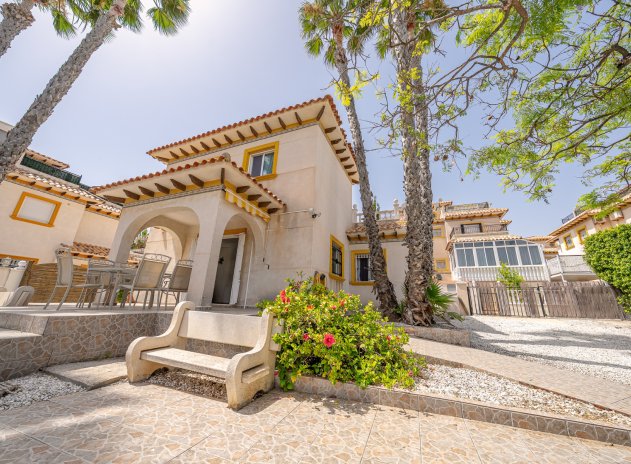 Resale - Villa * - Playa Flamenca *