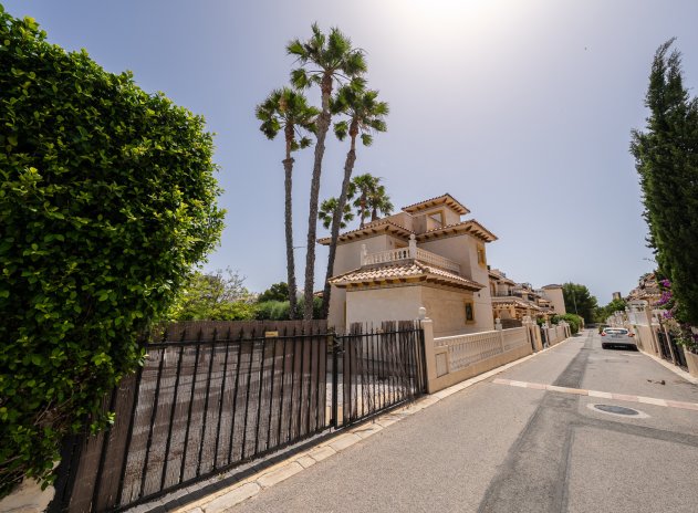Resale - Villa * - Playa Flamenca *