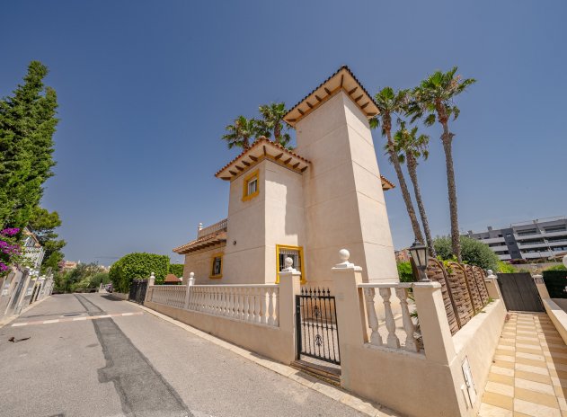 Resale - Villa * - Playa Flamenca *