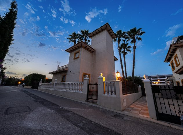 Resale - Villa * - Playa Flamenca *