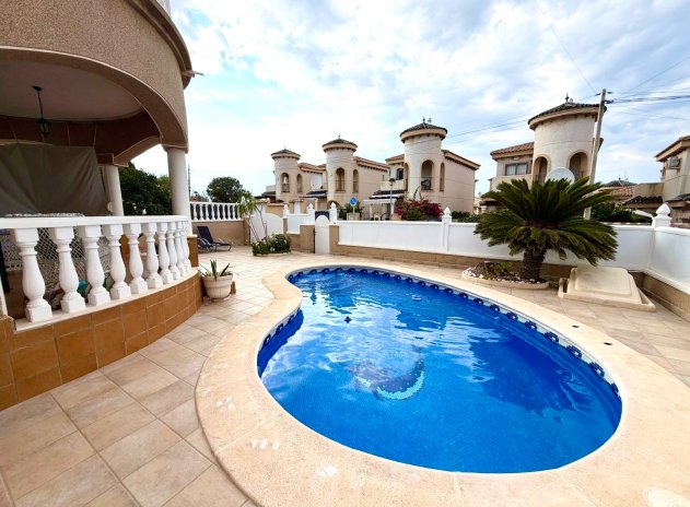 Herverkoop - Villa - Orihuela Costa - Villamartín