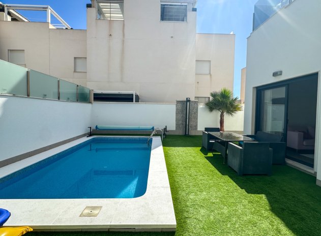 Herverkoop - Villa - Torrevieja - Aguas Nuevas