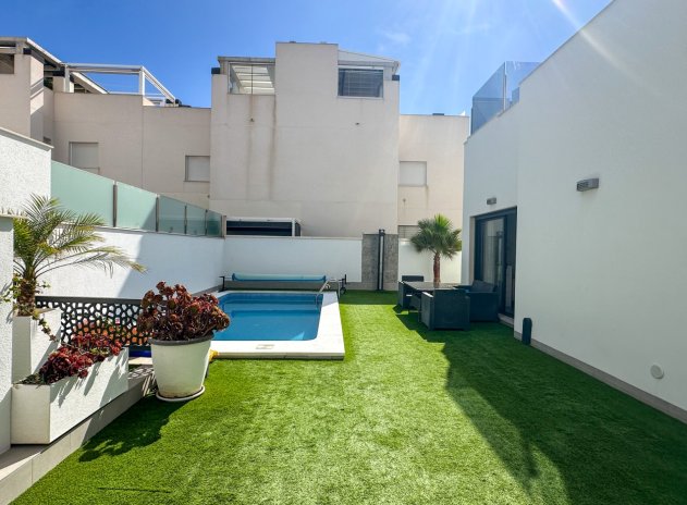 Herverkoop - Villa - Torrevieja - Aguas Nuevas