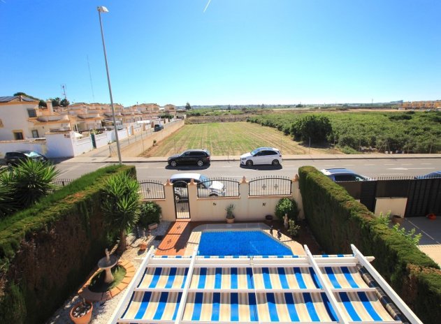 Reventa - Villa - El Raso