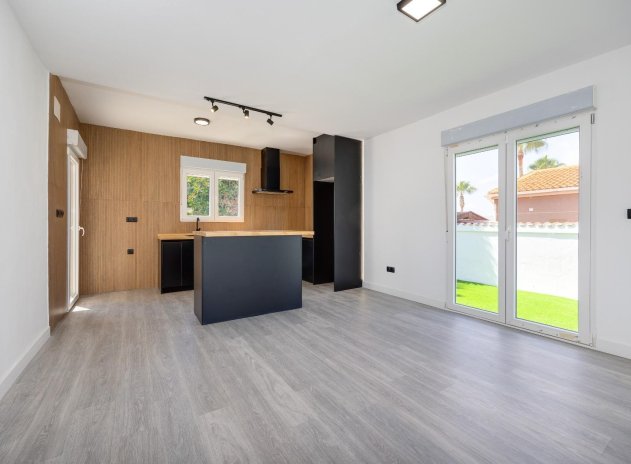 Herverkoop - Villa - Torrevieja - El Limonar